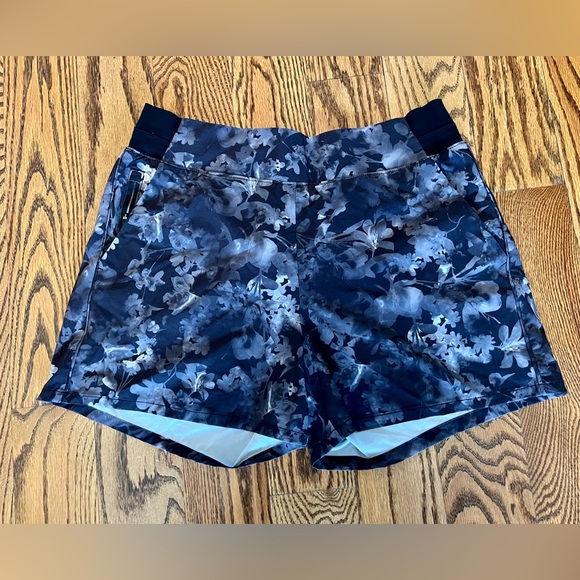 Athleta Brooklyn Black/Grey Floral Women's Athletic Shorts- Size 14 - Picture 6 of 11